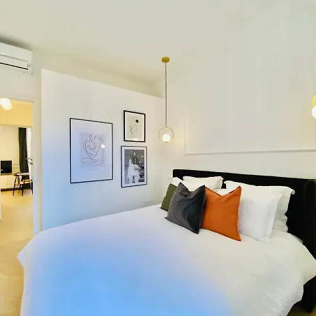 Newly Renovated With Balcony, Ac, Fiber Internet * Monte Carlo