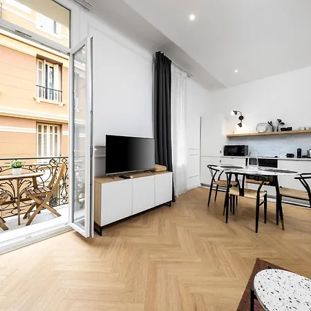 Newly Renovated With Balcony, Ac, Fiber Internet * モンテ・カルロ