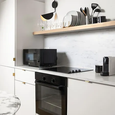 Newly Renovated With Balcony, Ac, Fiber Internet アパート *