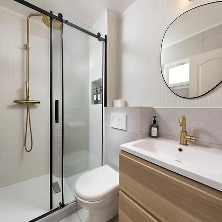 Newly Renovated With Balcony, Ac, Fiber Internet *