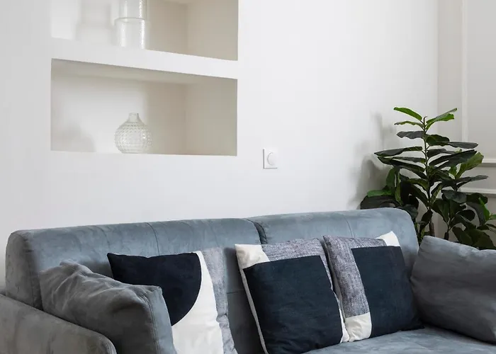 Newly Renovated With Balcony, Ac, Fiber Internet *