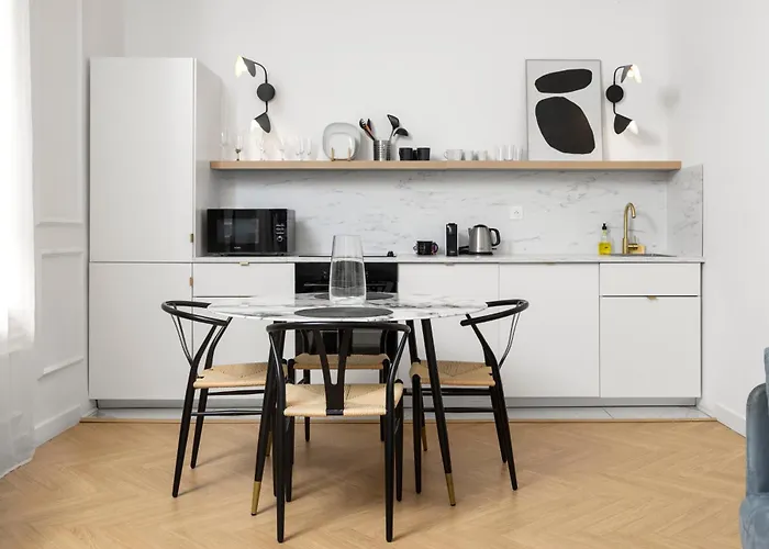 Newly Renovated With Balcony, Ac, Fiber Internet * Mónaco