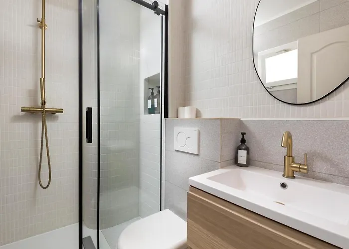 Newly Renovated With Balcony, Ac, Fiber Internet *