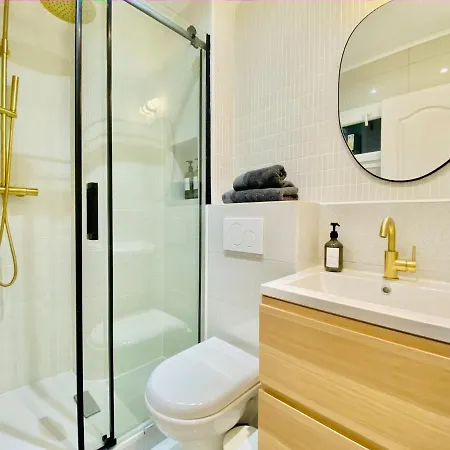 Newly Renovated With Balcony, Ac, Fiber Internet *