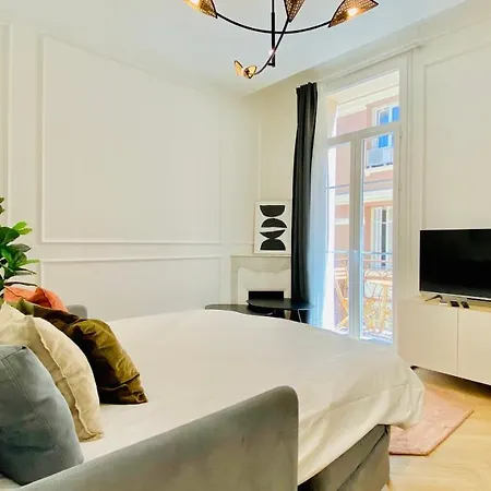 Newly Renovated With Balcony, Ac, Fiber Internet Monte Carlo